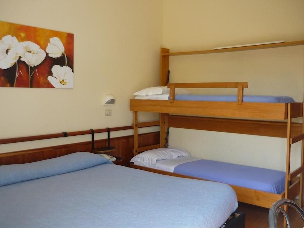 Hotel Houston Римини Екстериор снимка