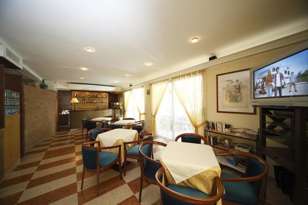 Hotel Houston Римини Екстериор снимка